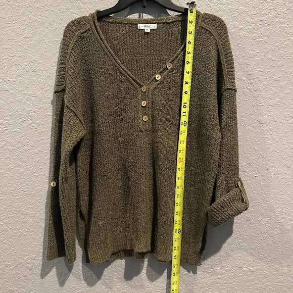 Green V Neck Sweater - Size M - Picture 7 of 7